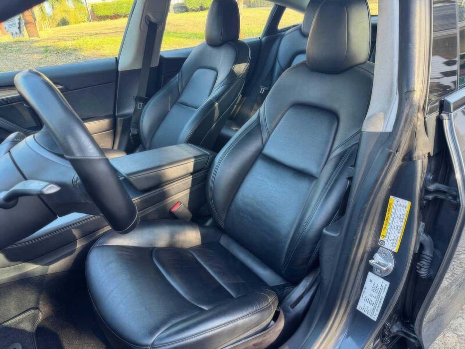 Tesla Model 3 Long Range      2022