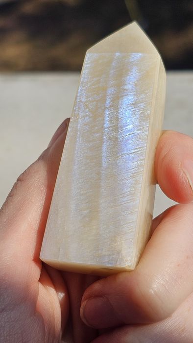 Naturalny kamień księżycowy 75 g.