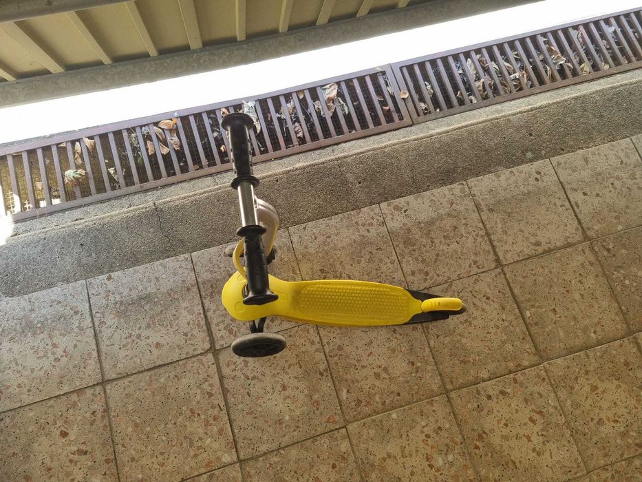 Trotineta Criança com 3 rodas.