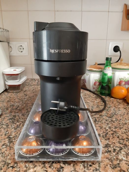 Máquina café NESPRESSO vertuo