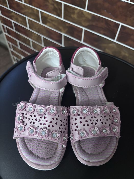 Босоніжки рожеві 28р