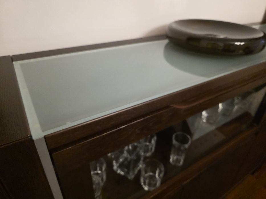 Zestaw drewnianych mebli