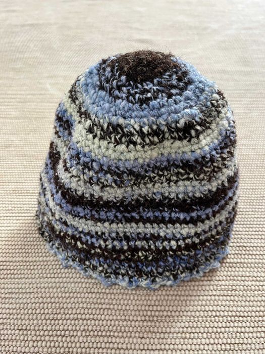 Gorro Tricô Artesanal | Feito à Mão | Tons de Azul