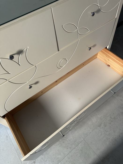 Biala Komoda Ikea drewniana