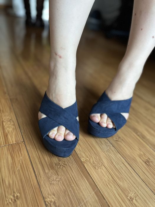 Sandálias azuis, Seaside