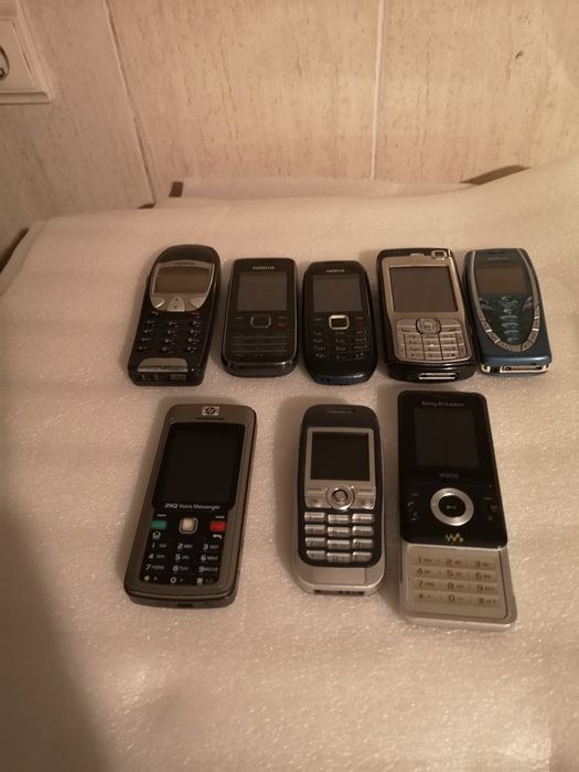 8 telemóveis antigos
