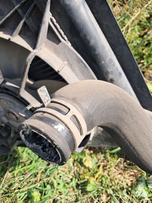 нижній патрубок радіатора охолодження Тойота Авенсіс т25 2.0 d4d шланг