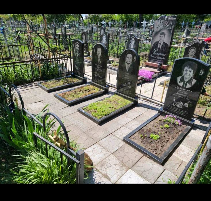 Прибирання могил Бориспіль