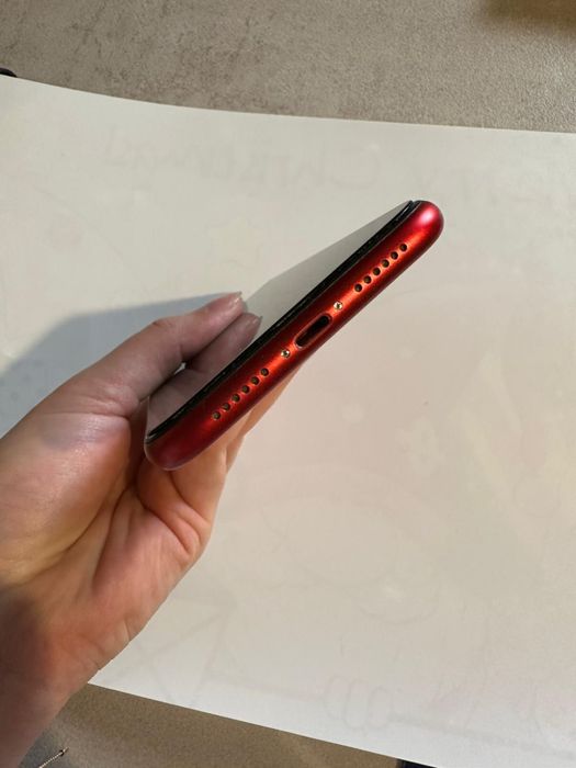 IPhone 11  красный Б/у