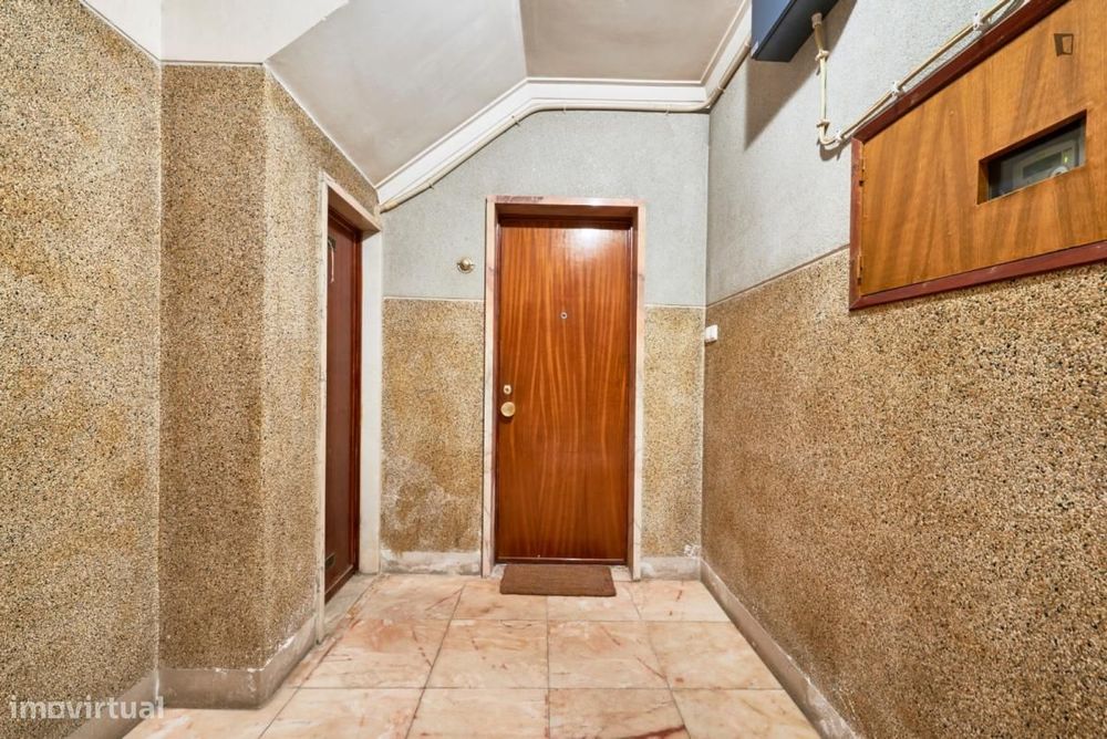 Quarto - localizado em Benfica Lisbon