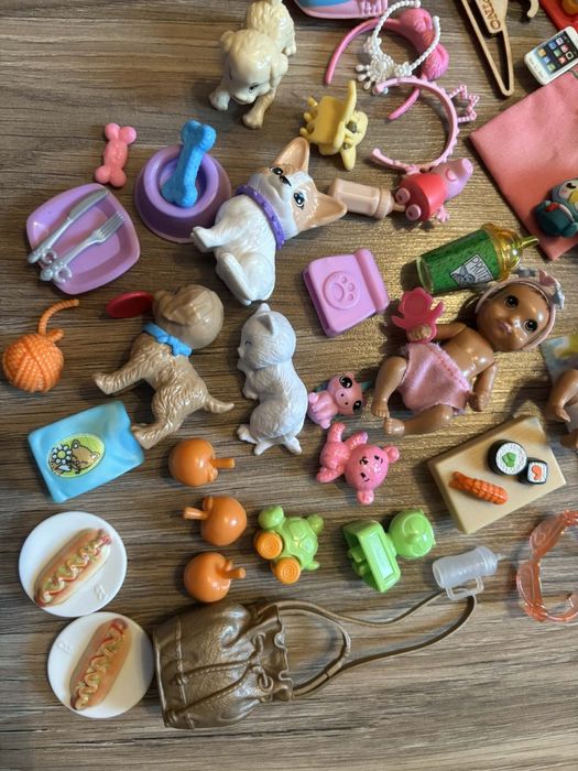 Walizka pełna akcesoriów dla lalek Barbie