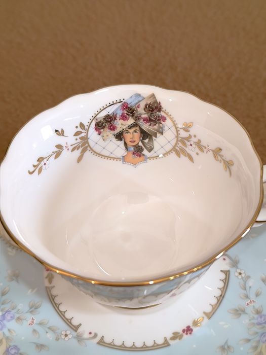 Chávena e pires da Avon Honor Society