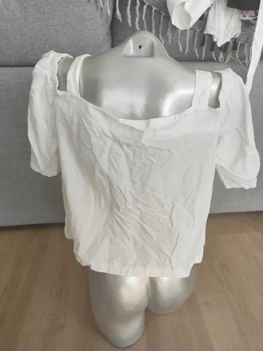 Blusa Branca Romântica com Detalhes Boho Chic