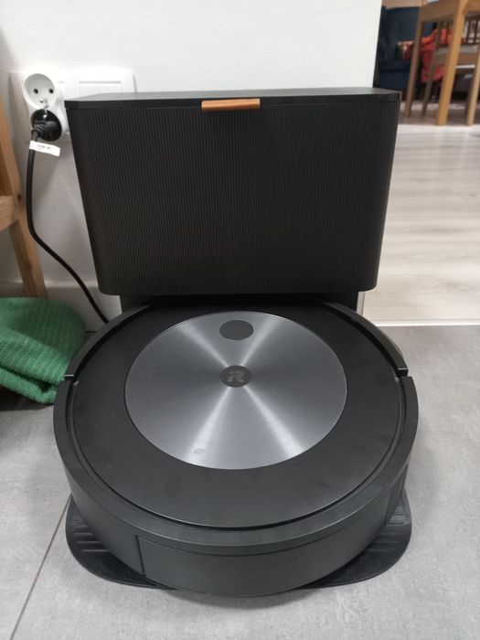 iRobot Roomba j7+ z gwarancją do 13.08.2027