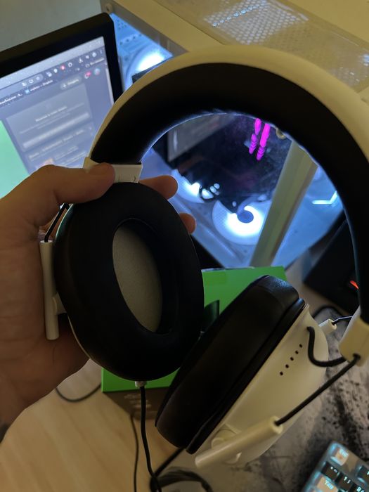 Продаю оригінальну ігрову гарнітуру Razer BlackShark V5 X