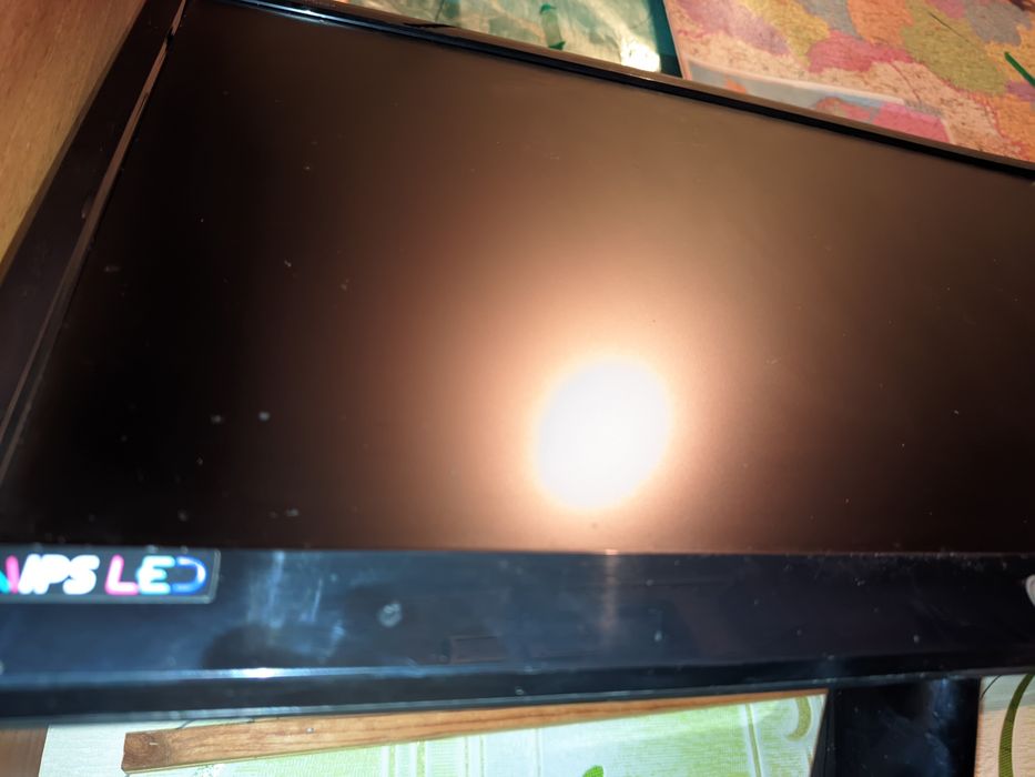 Монитор 21.5" LG Flatron Ips224ta FullHD не включается