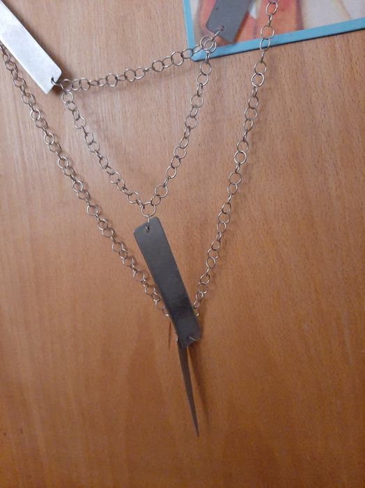 Colar de correntes e barras cor prata