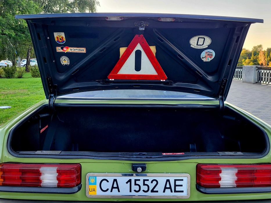 Mercedes-123  Classic  Old Car