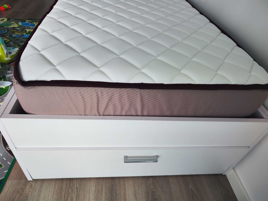 Cama+ estrado + colchão solteiro novo -Coimbra