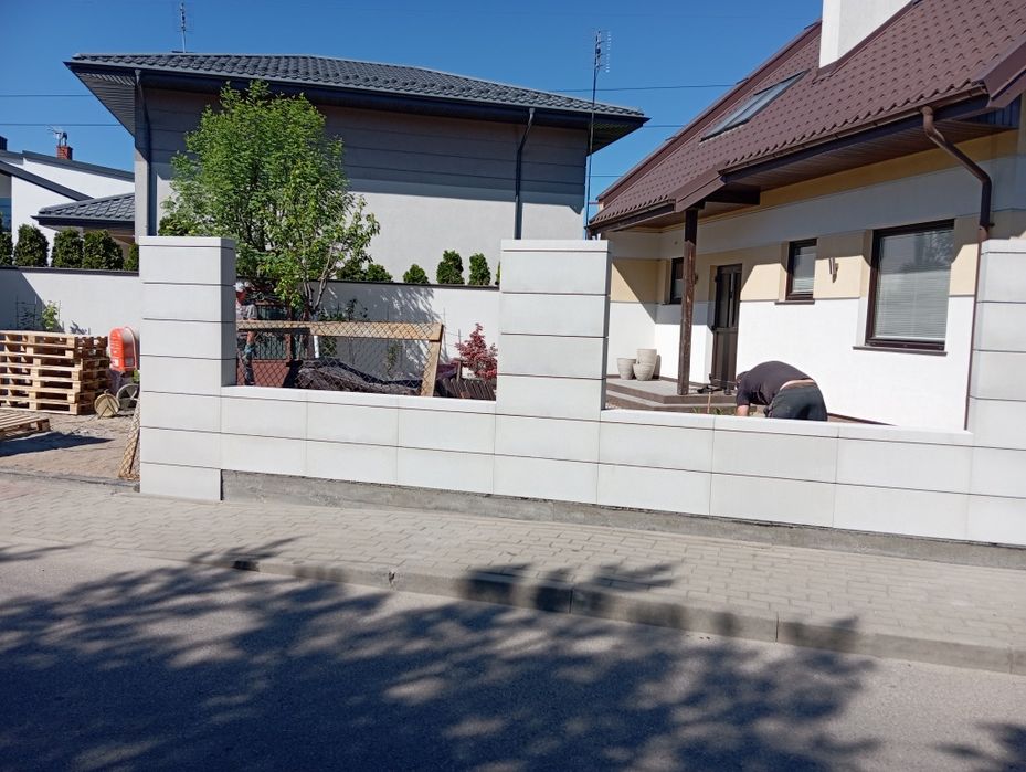 Układanie kostki brukowej , montaż ogrodzeń