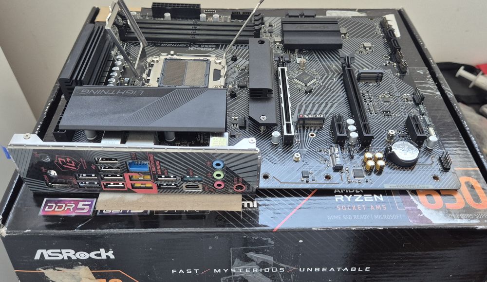 Материнська плата ASRock B650 PG Lightning (sAM5, AMD B650, PCI-Ex16)