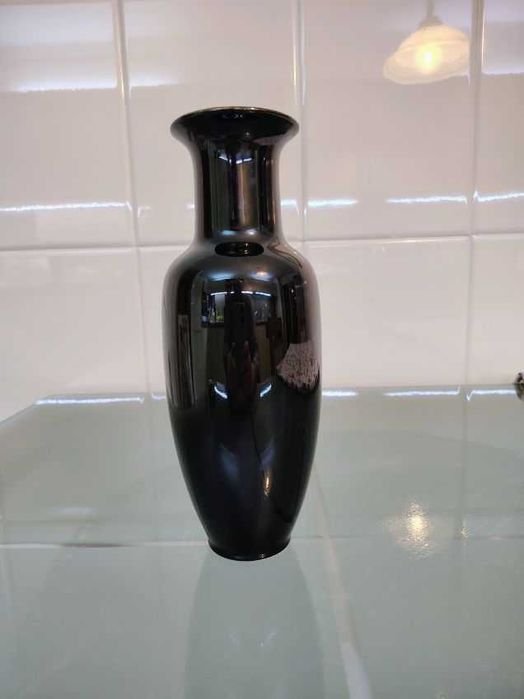 Jarra negra em vidro