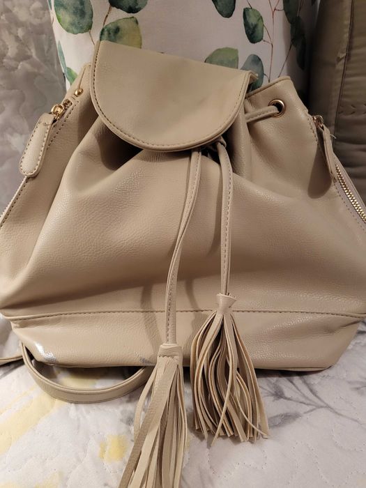 Mochila Bege. [Com Etiqueta].