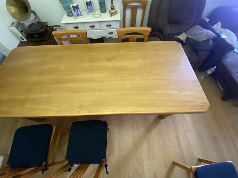 Mesa de jantar madeira com 8 cadeiras