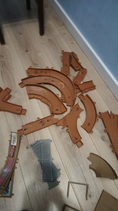 Cars auta zig zag McQueen tor wyścigowy błotnista ósemka