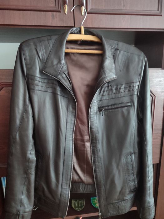 Шкіряна осіння куртка