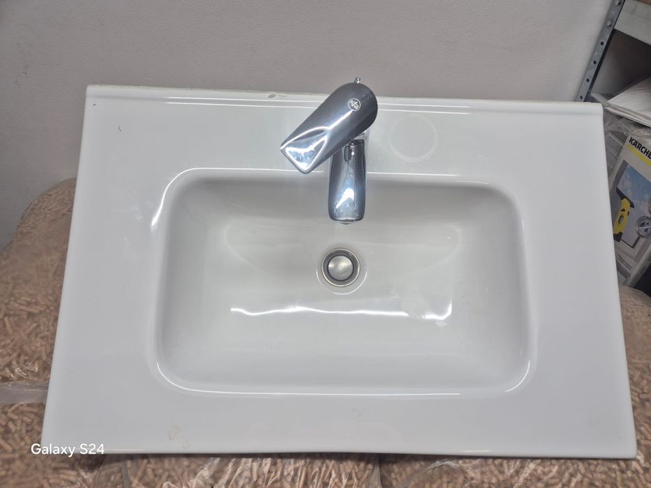 Zlew z baterią i dodatkami