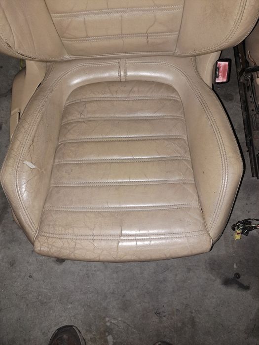 Vendo Bancos passat b6 pele