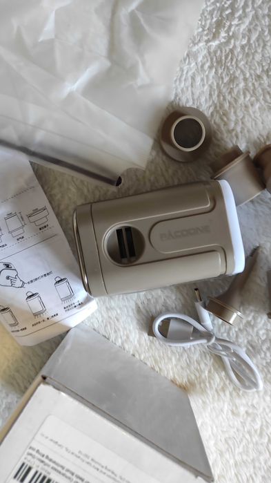 насос Pacoone з ліхтариком та функцією вакууматора