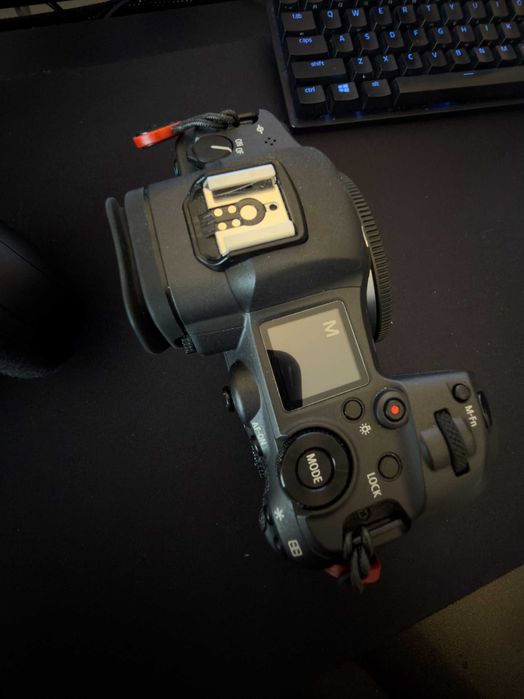 Canon EOS R5 + Battery Grip BG-R10 (Com Garantia Worten)