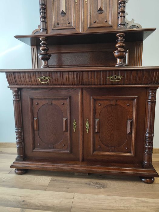 kredens antyk oryginalny po renowacji