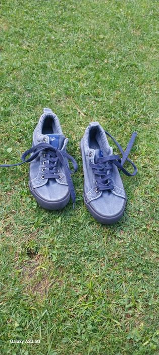 Trampki rozmiar 35 Reserved