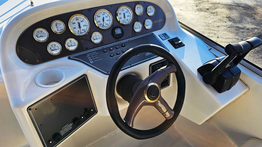 Катер Monterey 276 CR с лафетом в идеальном заводском состоянии