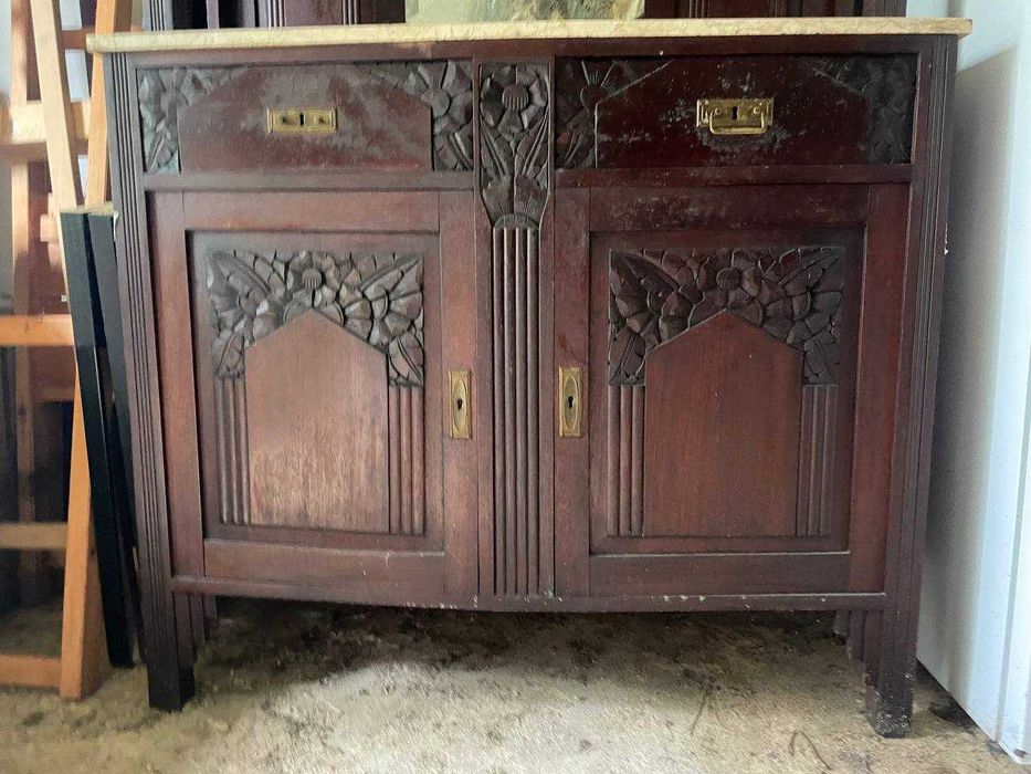 Cristaleira de cozinha antiga em madeira trabalhada – estilo Art Déco