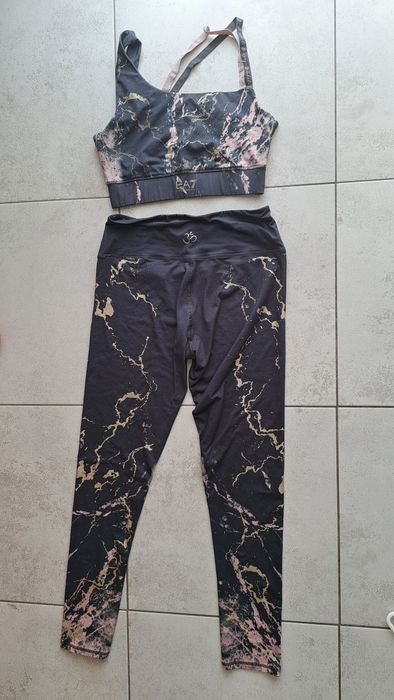 Komplet set sportowy do ćwiczeń Emporio Armani legginsy z topem biusto