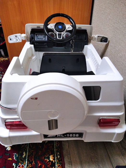 Дитяча машина на акумуляторі