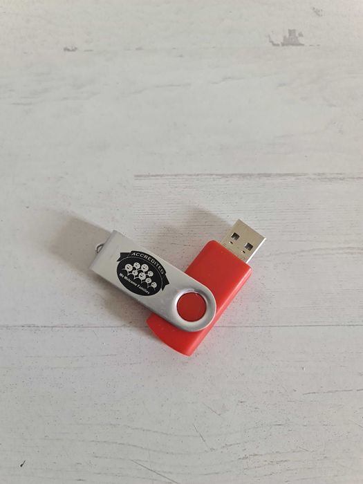Pen USB 2GB 1GB Data Traveller External Drive