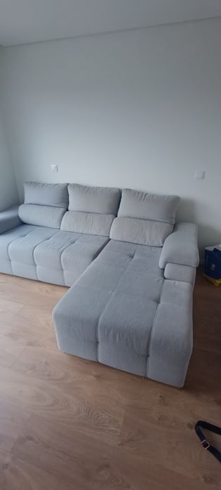 Sofá com chaise longue