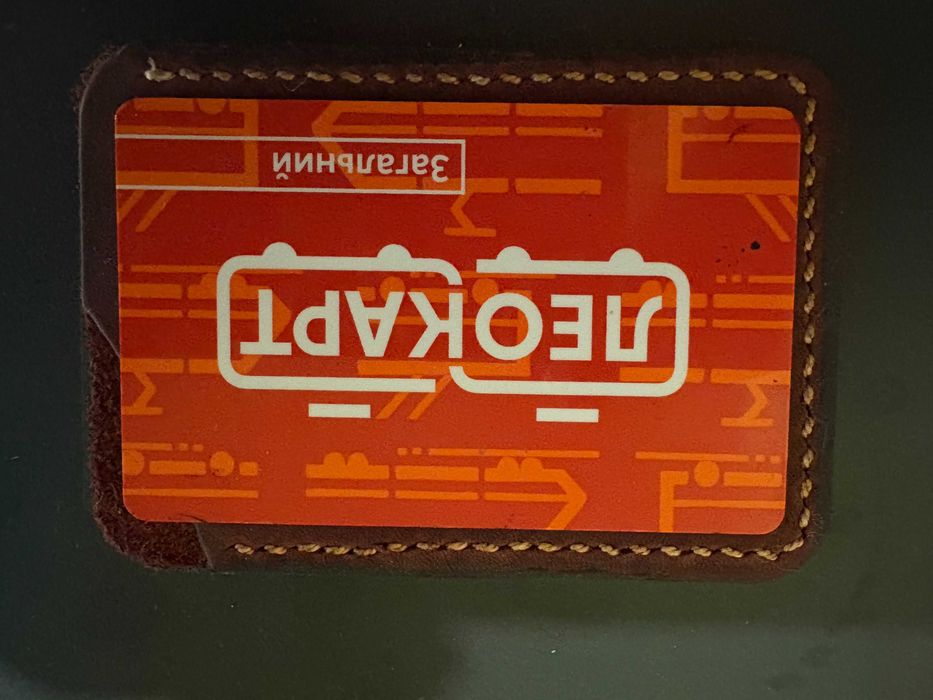 кардхолдер під Леокард