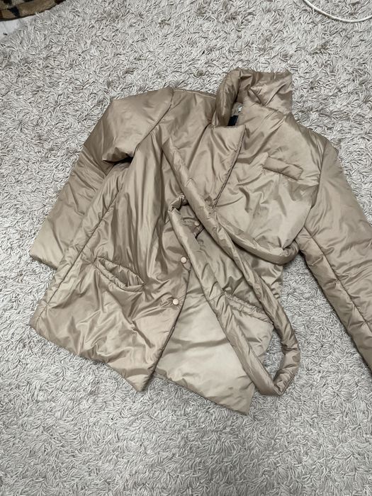 Куртку жіночу продам 46-48 розмір.