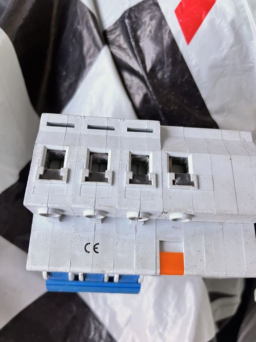 дифференциальный автоматический выключатель CHINT DZ47LE-32 C32