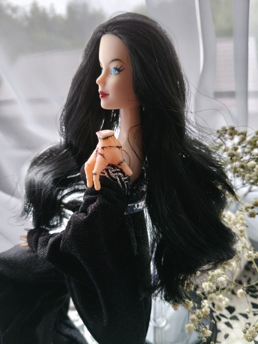 Lalka Morticia i Rączka