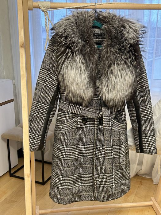 Пальто зимове з натульним хутром