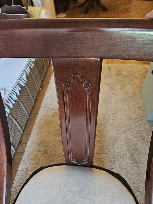 Vendo mesa de jantar e cadeiras