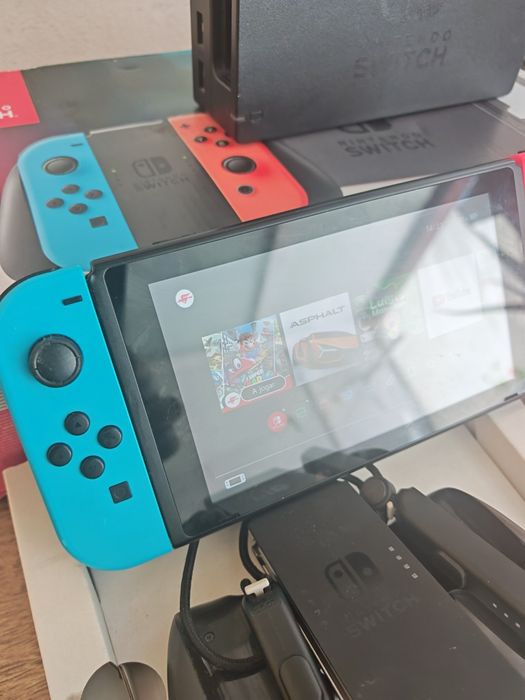 Nintendo switch V2 Bom estado com 3 Jogos