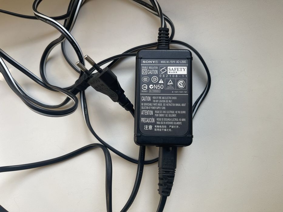 Продом видеокамеру SONY HDR -CX 110E